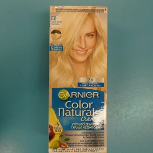 Garnier Color Naturals Creme barva na vlasy, odstín blond E0